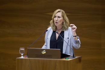 Ana Beltrán, en una intervención en el Parlamento de Iruñea. (Iñigo URIZ / FOKU)