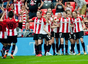 Las leones celebran el primer gol de Gimbert. (AthleticClub)