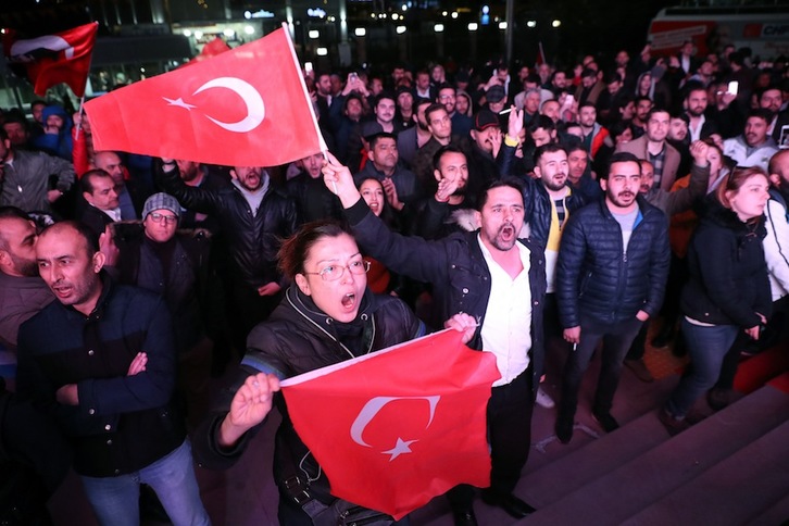 Seguidores del CHP celebran su triunfo en Ankara. (Adem ALTAN/AFP)