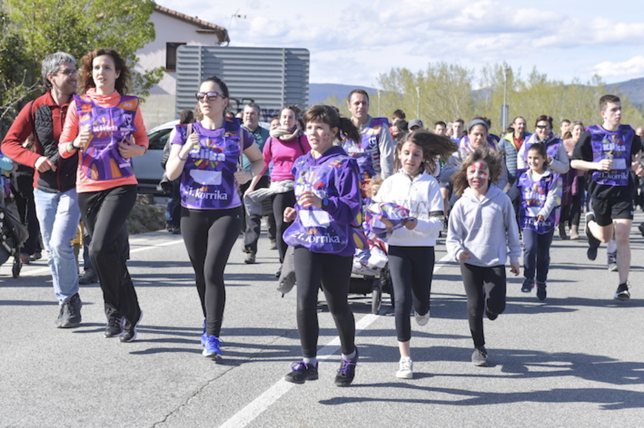 Adin guztietako herritarrak, Korrikan bat eginik. (Idoia ZABALETA/FOKU) Adin guztietako herritarrak, Korrikan bat eginik. (Idoia ZABALETA/FOKU)