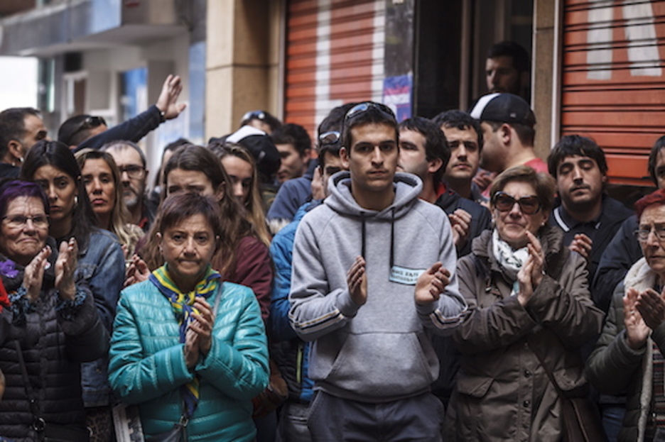 Cientos de personas han participado en el homenaje. (Aritz LOILA/FOKU) Cientos de personas han participado en el homenaje. (Aritz LOILA/FOKU)