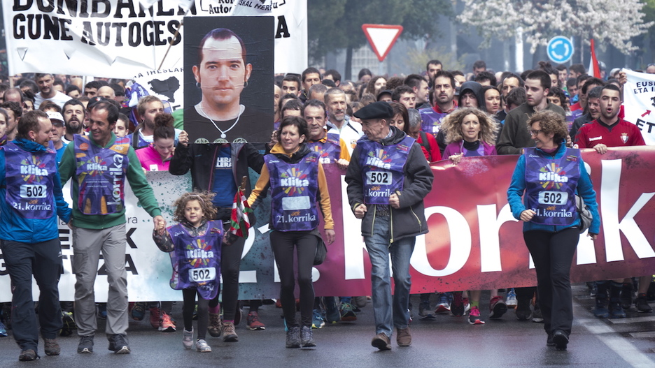 2018an espetxean hildako Xabier Rey preso nafarra ere gogoan izan zuten korrikalariek. Jagoba MANTEROLA | FOKU