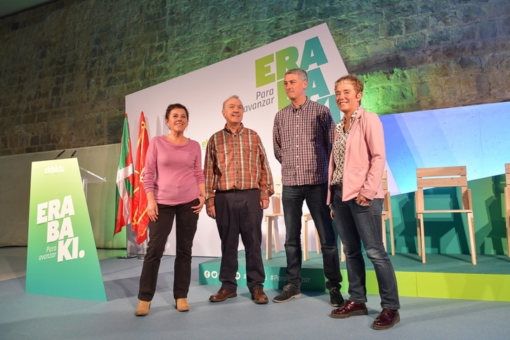Aizpurua, Ruiz de Pinedo, Matute y Pozueta en un acto de EH Bildu en el Auditorio Baluarte. (Idoia ZABALETA/FOKU)