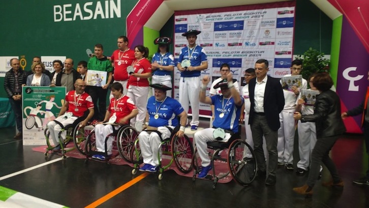 Finalista guztiak, sari banaketa ekitaldian (MASTER CUP)