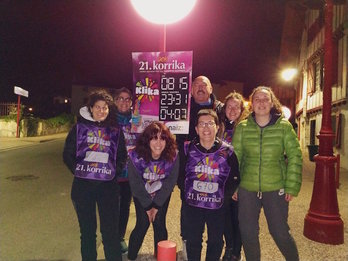 Zubiak Eraikiz Urruña, Hendaia, Biriatu eta Kaskarotenea ikastolekin elkarlanean aurrera daramaten egitasmoaren barrenean, bart arratsean Orereta Ikastolako hainbat lankidek Hendaia eta Urruñako ikastolen kilometroan parte hartu dute. [Orereta Ikastola]