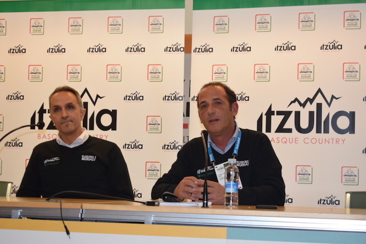 Jon Odriozola y Javier Lasagabaster, en la rueda de prensa ofrecida por Euskadi Murias hoy en Zumarraga (Prensa Euskadi Murias)
