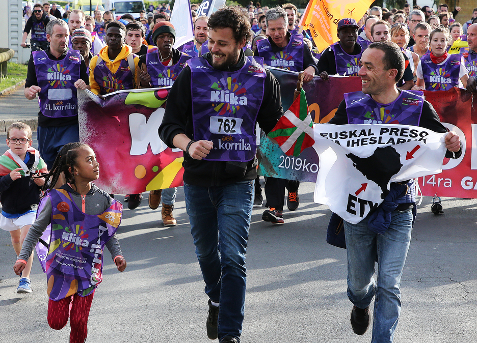 Les sourires sur les visages des participants de toutes les générations. © Bob Edme