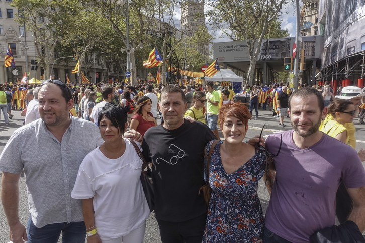 Barrena, a la izquierda, con compañeros de EH Bildu en una Diada reciente. (Andoni CANELLADA | FOKU)