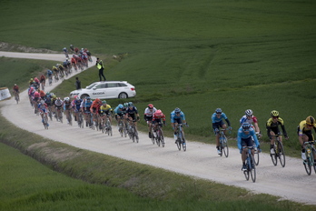 Atzoko lurbiderik gabe, tentsio gutxiago beharko luke gaurko etapak. (Iñigo URIZ / FOKU)