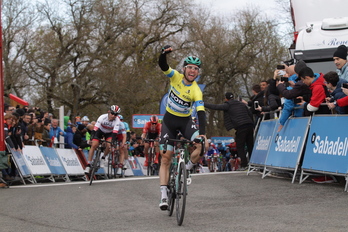 Schachmannek eramanen du liderraren elastikoa beste egun batez. (Endika PORTILLO / FOKU)