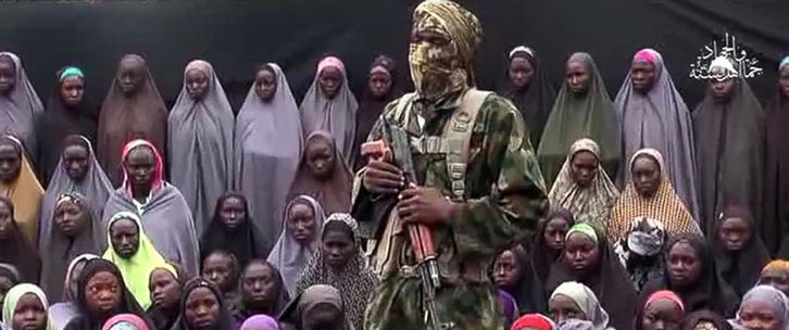 Imagen de archivo de las niñas de Chibok en manos de Boko Haram. (AFP)