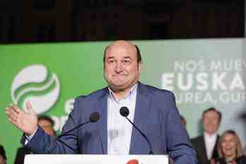 Andoni Ortuzar, en el mitín que ofrecido el viernes en Gasteiz. (Endika PORTILLO | FOKU)