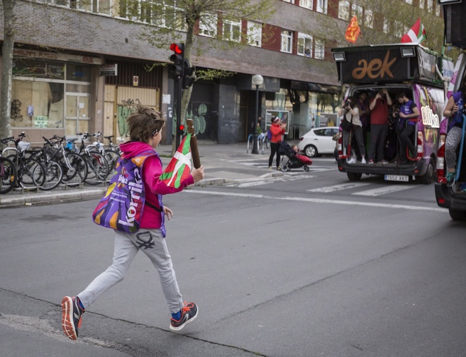 Atzetik datozenek ere hartu dute euskararen aldeko jarrera aktiboa. Endika PORTILLO | FOKU Atzetik datozenek ere hartu dute euskararen aldeko jarrera aktiboa. Endika PORTILLO | FOKU