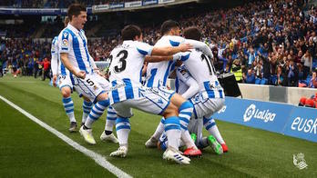 Realeko jokalariak gola ospatzen. 