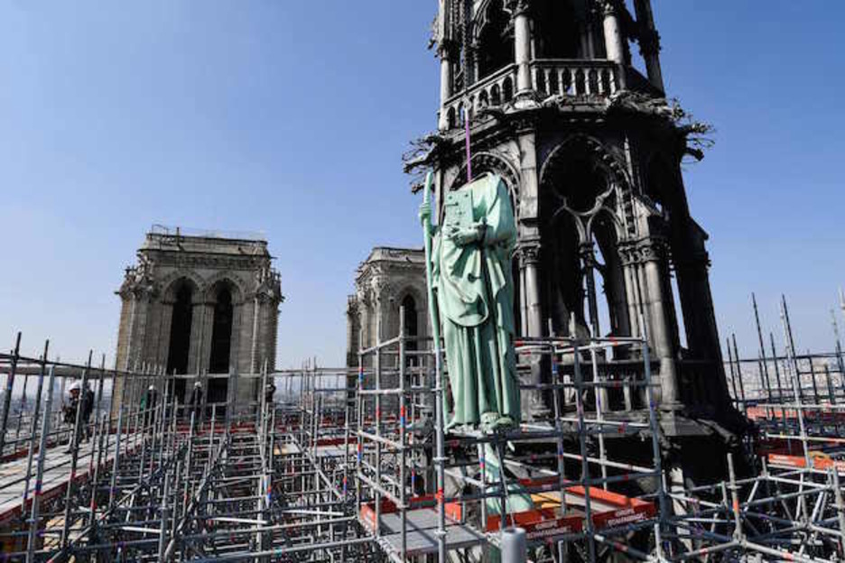 Imagen reciente de Notre Dame antes de arder, con los andamios de las obras instalados. (Bertrand GUAY/FOKU) Imagen reciente de Notre Dame antes de arder, con los andamios de las obras instalados. (Bertrand GUAY/FOKU)