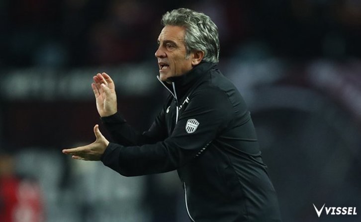 Juanma Lillo, en un partido del Vissel Kobe. 
