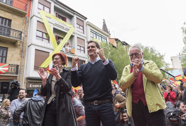 Pagazaurtundua, Rivera eta Savater, Errenterian. (Andoni CANELLADA / FOKU)