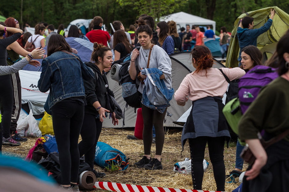 Ehunka gazte bildu dira lehen egunetik. (Aritz LOIOLA / FOKU) Ehunka gazte bildu dira lehen egunetik. (Aritz LOIOLA / FOKU)