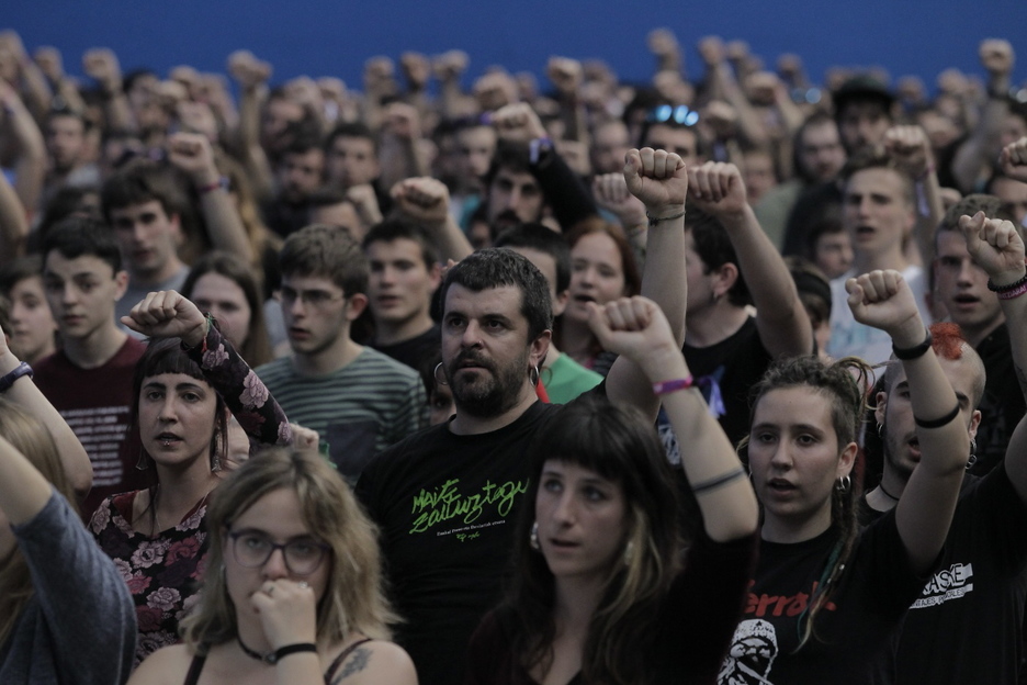 Eusko Gudariak abestuz amaitu dute ekitaldia. (Aritz LOIOLA / FOKU) Eusko Gudariak abestuz amaitu dute ekitaldia. (Aritz LOIOLA / FOKU)