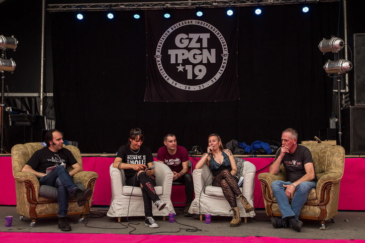 Presentación del fanzine-libro ‘Larga vida a RIP en NAIZ Akeita gunea. (Aritz LOIOLA / FOKU)