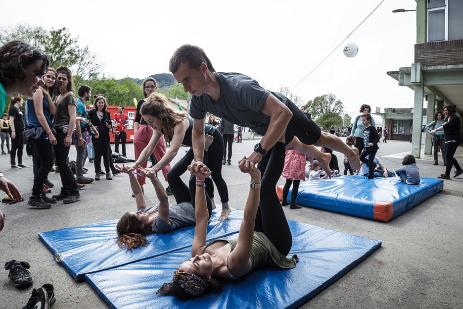 Zirku-tailerrak arrakasta handia izan du. (Aritz LOIOLA / FOKU) Zirku-tailerrak arrakasta handia izan du. (Aritz LOIOLA / FOKU)