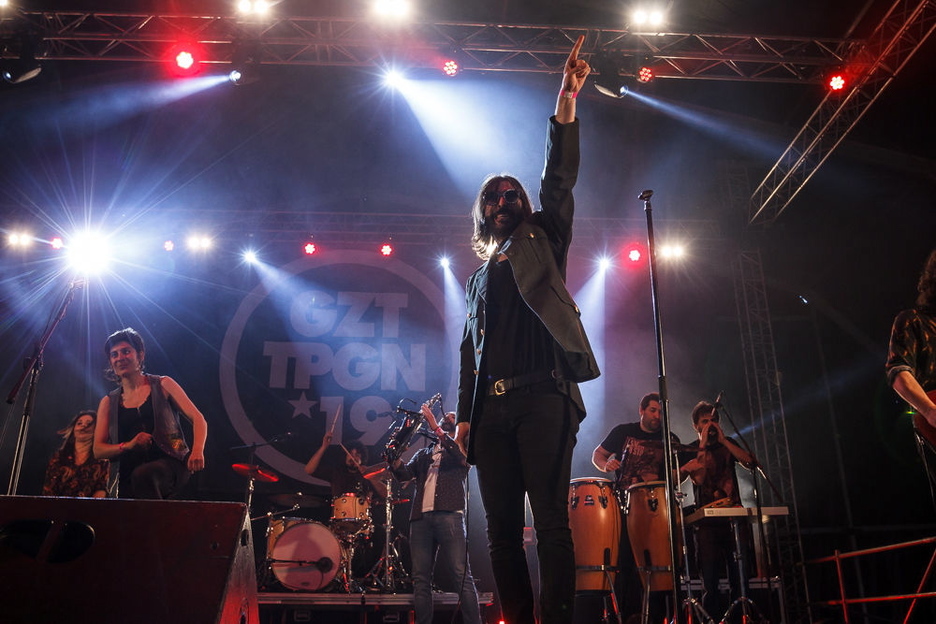 Eskean Kristorena da aurtengo Gazte Topaguneko abestia. (Aritz LOIOLA / FOKU) Eskean Kristorena da aurtengo Gazte Topaguneko abestia. (Aritz LOIOLA / FOKU)