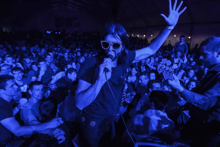 Gauez ikusteko betaurreko bereziekin, Pello Artabe. (Aritz LOIOLA / FOKU) Gauez ikusteko betaurreko bereziekin, Pello Artabe. (Aritz LOIOLA / FOKU)