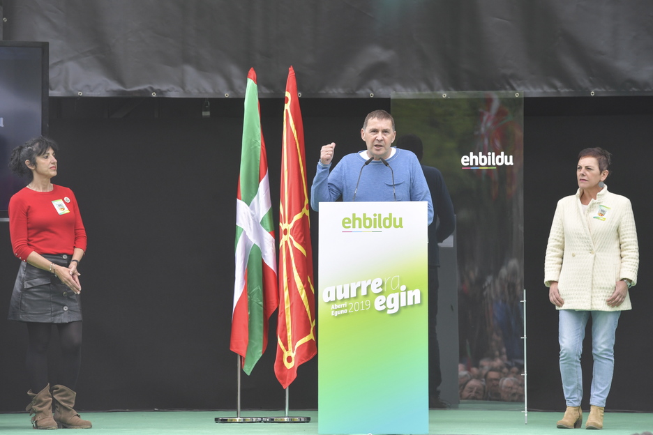 La marcha ha culminado con la intervención de Arnaldo Otegi, quien ha apostado por lograr un millón de votos independentistas y de izquierdas en el Estado. (Idoia ZABALETA/FOKU) La marcha ha culminado con la intervención de Arnaldo Otegi, quien ha apostado por lograr un millón de votos independentistas y de izquierdas en el Estado. (Idoia ZABALETA/FOKU)
