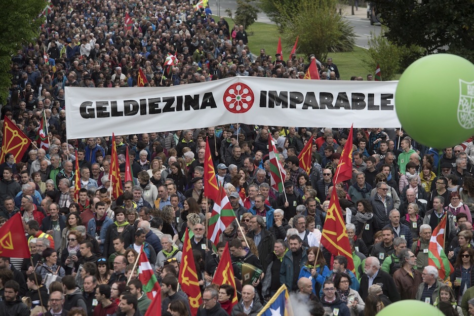 ‘Geldiezina. Imparable’ rezaba una de las pancartas que se han mostrado en Iruñea. (Gorka RUBIO/FOKU) ‘Geldiezina. Imparable’ rezaba una de las pancartas que se han mostrado en Iruñea. (Gorka RUBIO/FOKU)