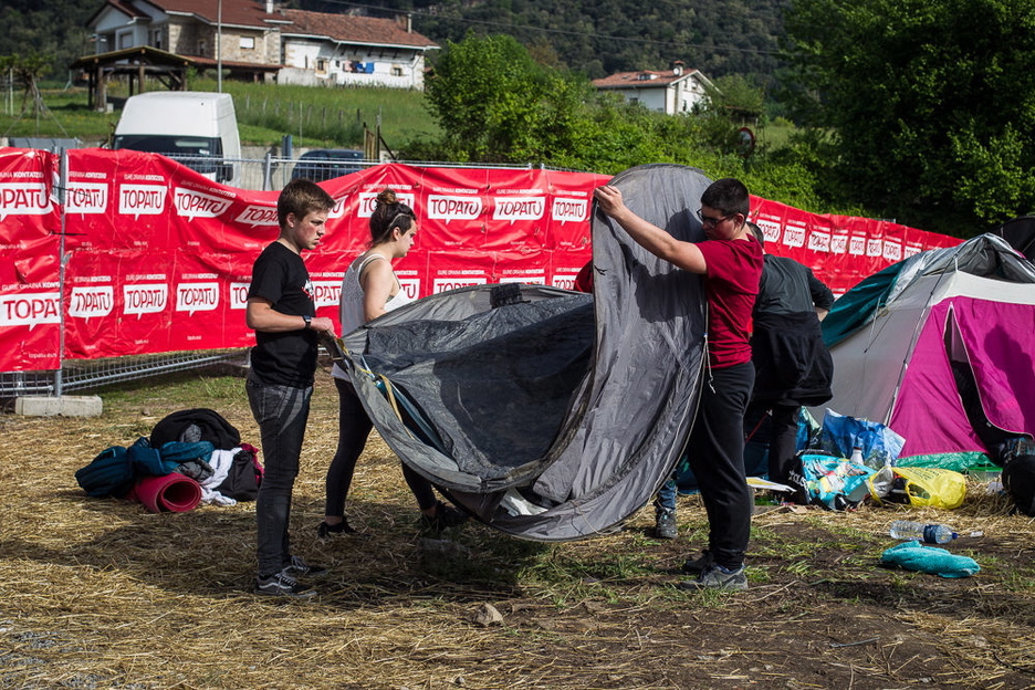 Dena jasotzeko ordua. 