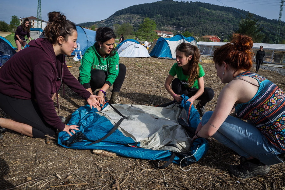 Dena jasotzeko ordua.