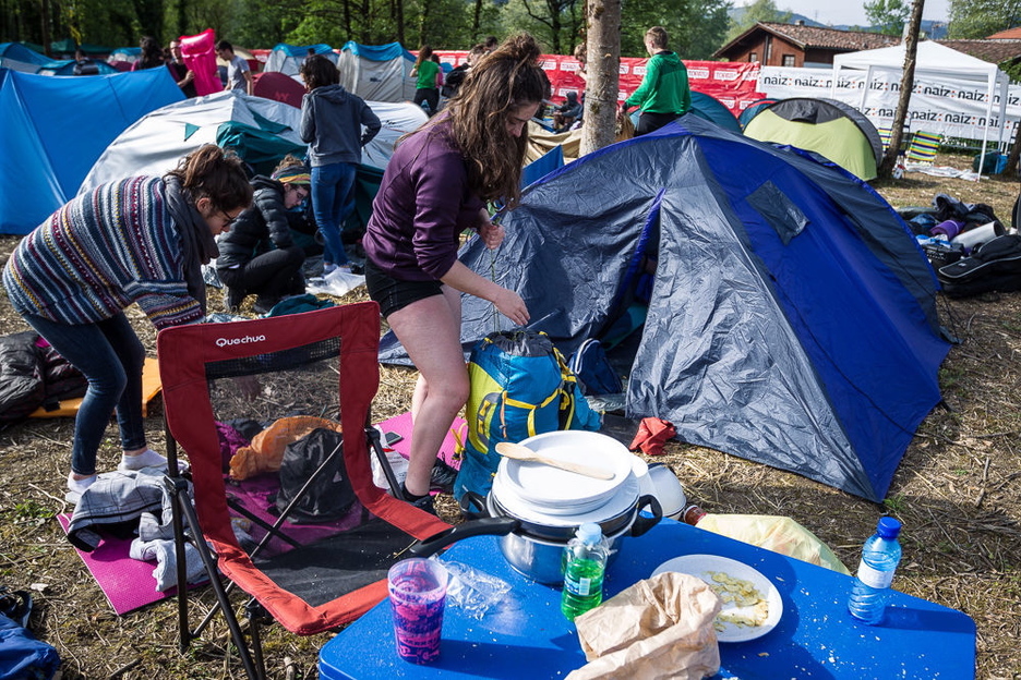 Dena jasotzeko ordua.