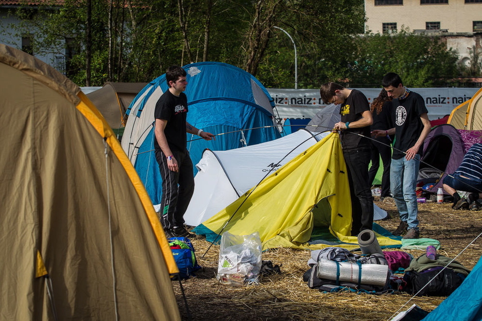 Dena jasotzeko ordua.