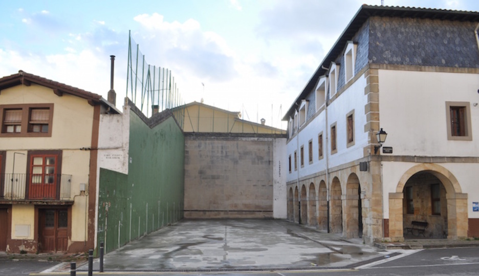 Frontón de Araia al que pretenden añadir una cubierta (Iñaki Uriarte) Frontón de Araia al que pretenden añadir una cubierta (Iñaki Uriarte)