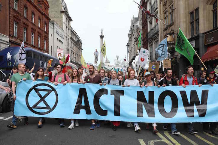 Manifestación del movimiento Extinction Rebellion en Londres contra el cambio climático. (Isabel INFANTES/AFP)