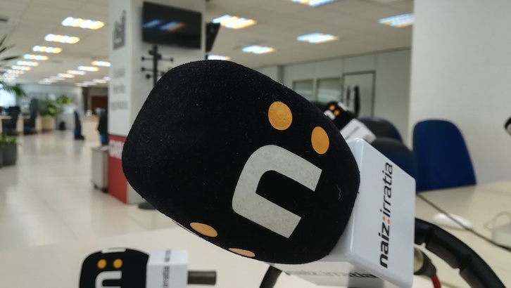 NAIZ Irratiaren seta Donostiako GARAren egoitzan.