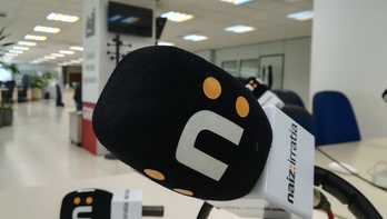 NAIZ Irratiaren seta Donostiako GARAren egoitzan.