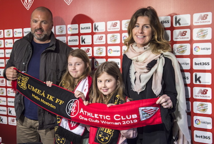 Moström ha posado junto a su familia. (Marisol RAMIREZ / FOKU)