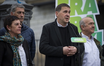 Arnaldo Otegi, junto a Aizpurua, Matute y Ruiz de Pinedo, entre otros. (Ihana IRIONDO/FOKU)