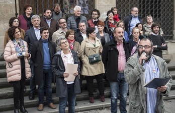 Los tres candidatos al Senado por parte de Aldaketa en un acto de campaña en Iruñea. (Jagoba MANTEROLA/FOKU)