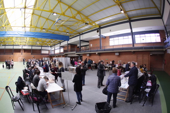 Un colegio electoral en Gasteiz. (Endika PORTILLO/FOKU)