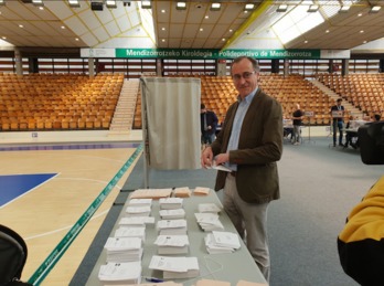 Alfonso Alonso ha votado en Gasteiz. (@AlfonsoAlonsoPP)
