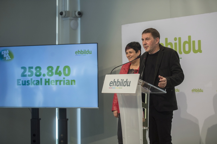 Arnaldo Otegi, durante su intervención en la noche electoral. (Gorka RUBIO / FOKU)