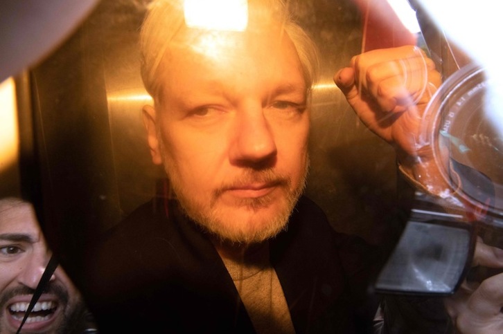 Julian Assange, a su llegada al juzgado de Londres. (Daniel LEAL-OLIVAS/AFP)