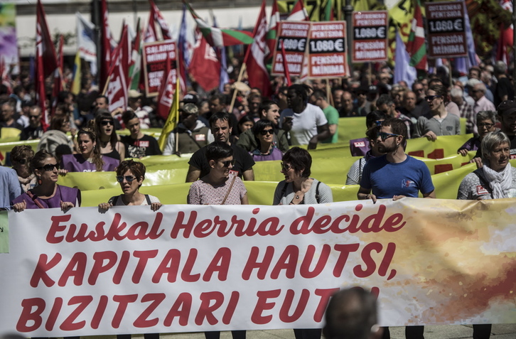Manifestación de LAB, hoy en Iruñea. (Jagoba MANTEROLA/FOKU)