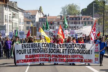 Le cortège unitaire s'est élancé du pont Saint-Esprit ce 1er mai à Bayonne. © Guillaume Fauveau