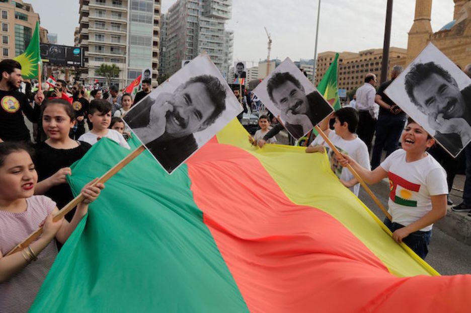Imágenes del líder kurdo Abdullah Öçalan en Beirut, Líbano. (Anwar AMRO/AFP)