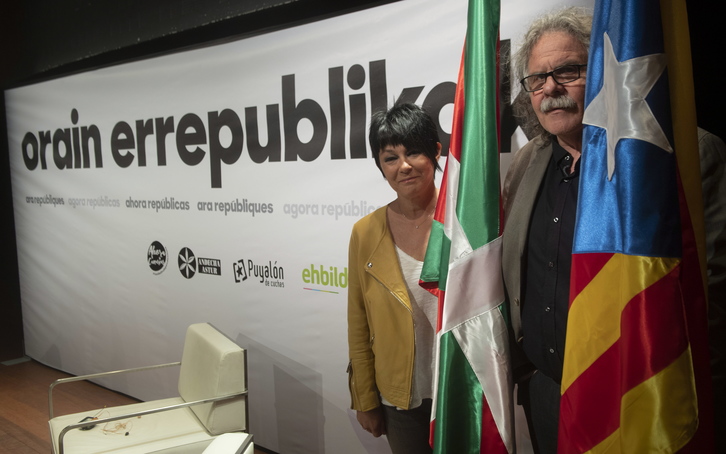 Maddalen Iriarte (EH Bildu) y Joan Tardá (ERC), esta tarde en Donostia. (Jon URBE/FOKU)