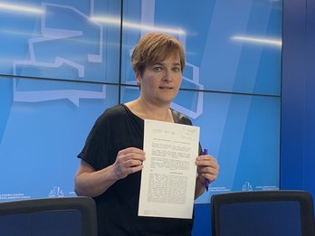 Rebeka Ubera ha explicado los detalles de la propuesta de EH Bildu para la despenalización de la eutanasia. (@ehbildu_legibil)