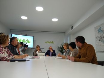 EAEko EH Bilduren hautagaiek bilera egin dute Gasteizen. (@ehbildu)